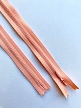 Fermoar rezistent, ascuns, brand YKK, culoare alb, 70 cm lungime